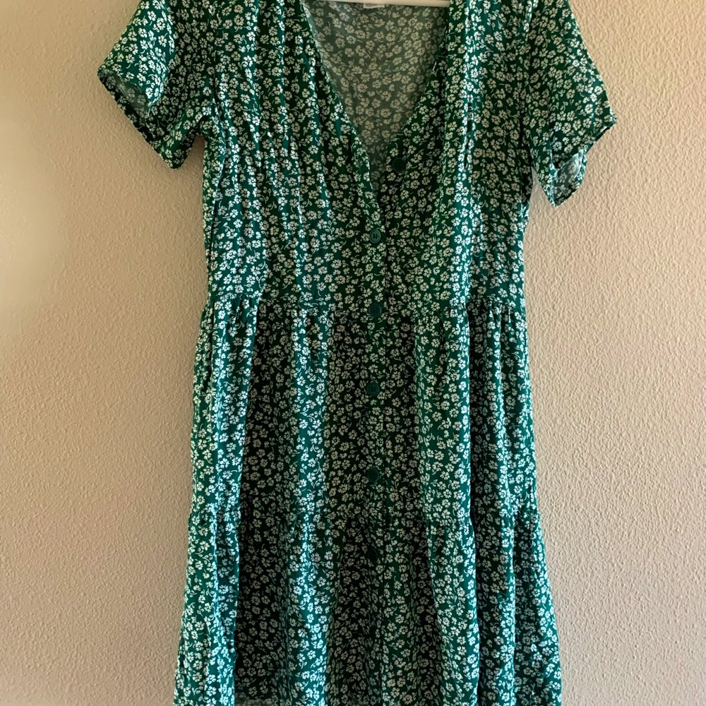 H&M green floral, button down dress!